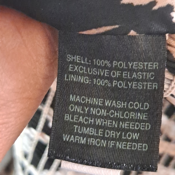 White house black market animal Print Blouse. - Picture 4 of 4